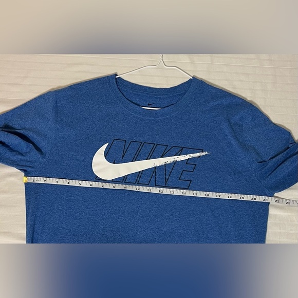 Men’s The Nike Tee Dri Fit Royal Blue Crew Neck Large - Picture 9 of 9